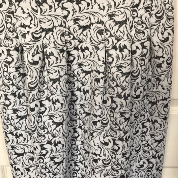 EN FOCUS STUDIO Semi formal dress leaves black and white sparkly size 10 - Picture 6 of 6